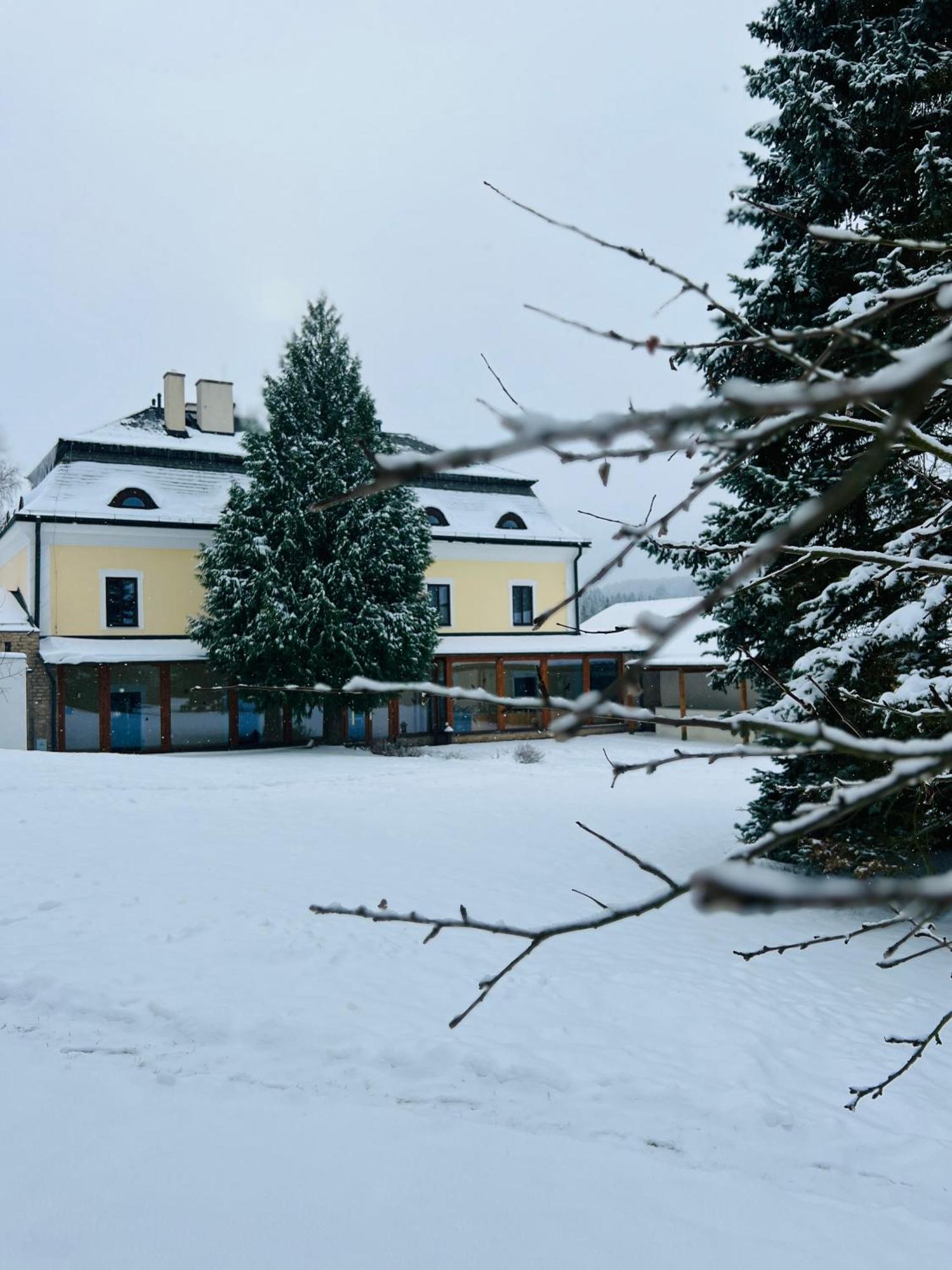 Resort Lisensky Dvur Sněžné Buitenkant foto